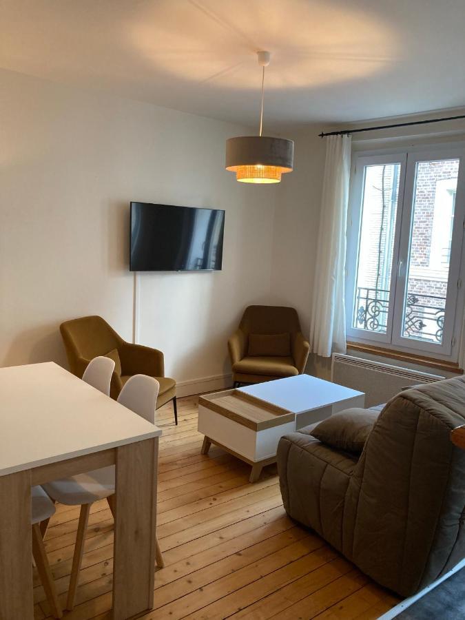 Les D'albatre, Le 44 Apartment