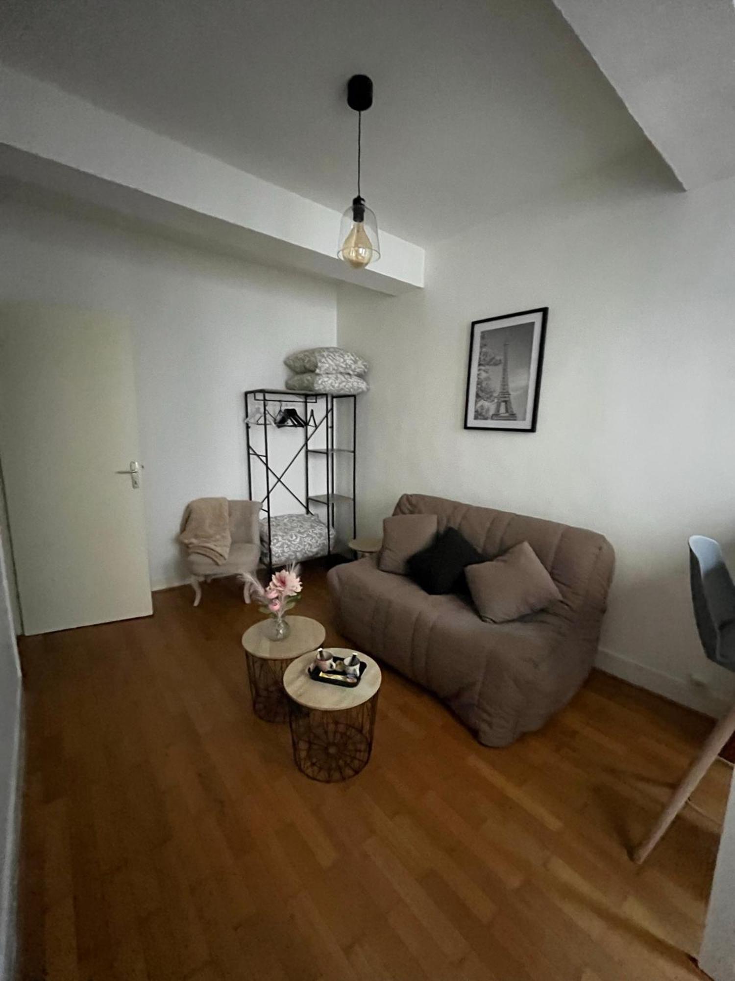 Les D'albatre, Le 44 Apartment