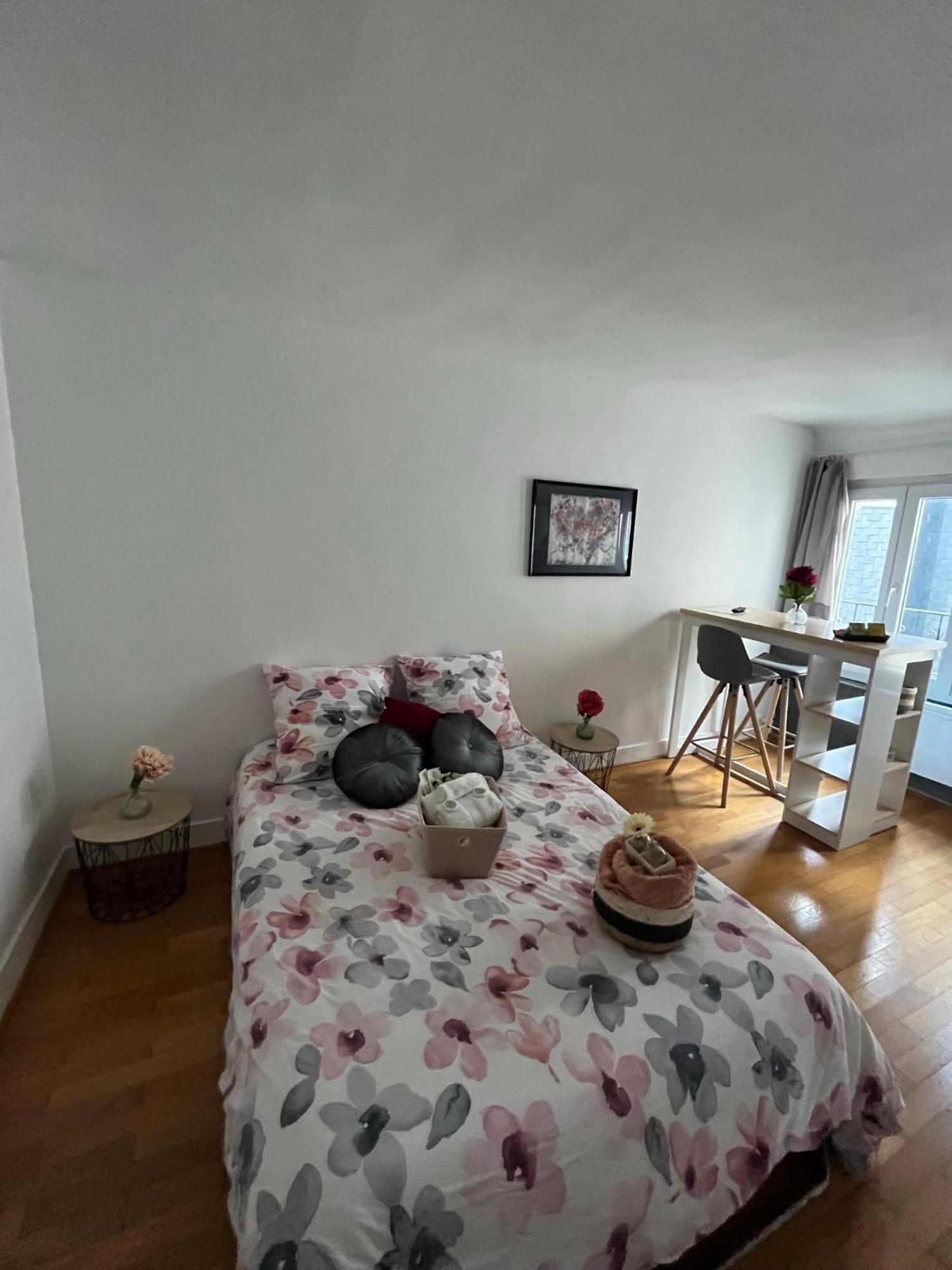 Les D'albatre, Le 44 Apartment