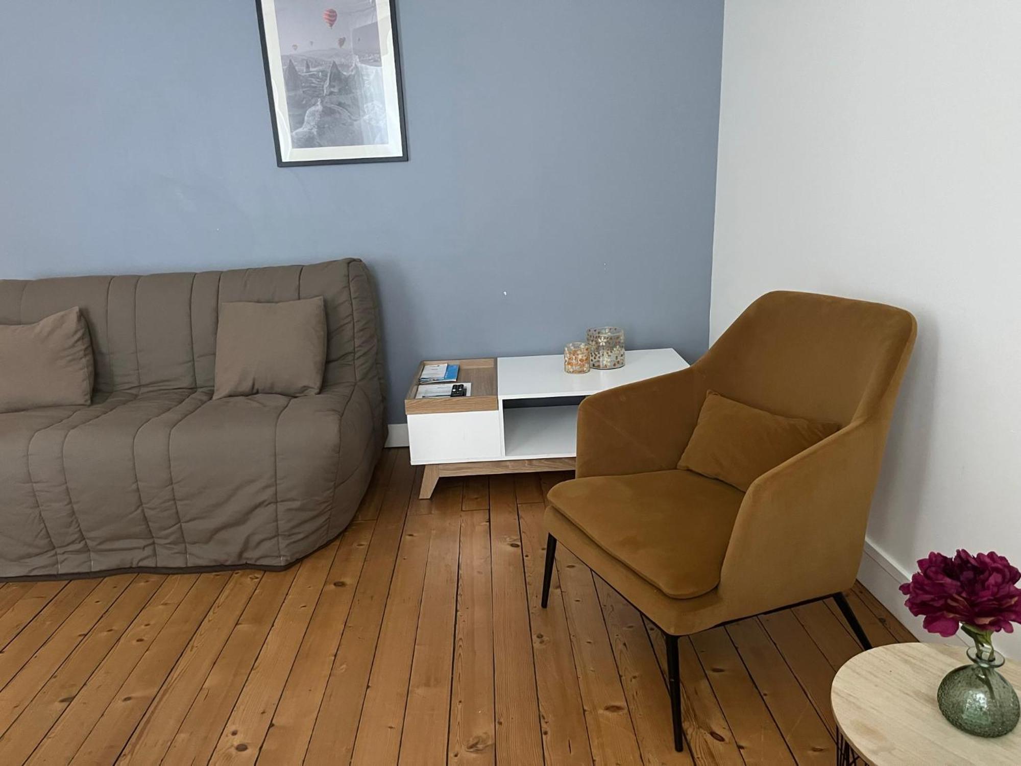 Les D'albatre, Le 44 Apartment