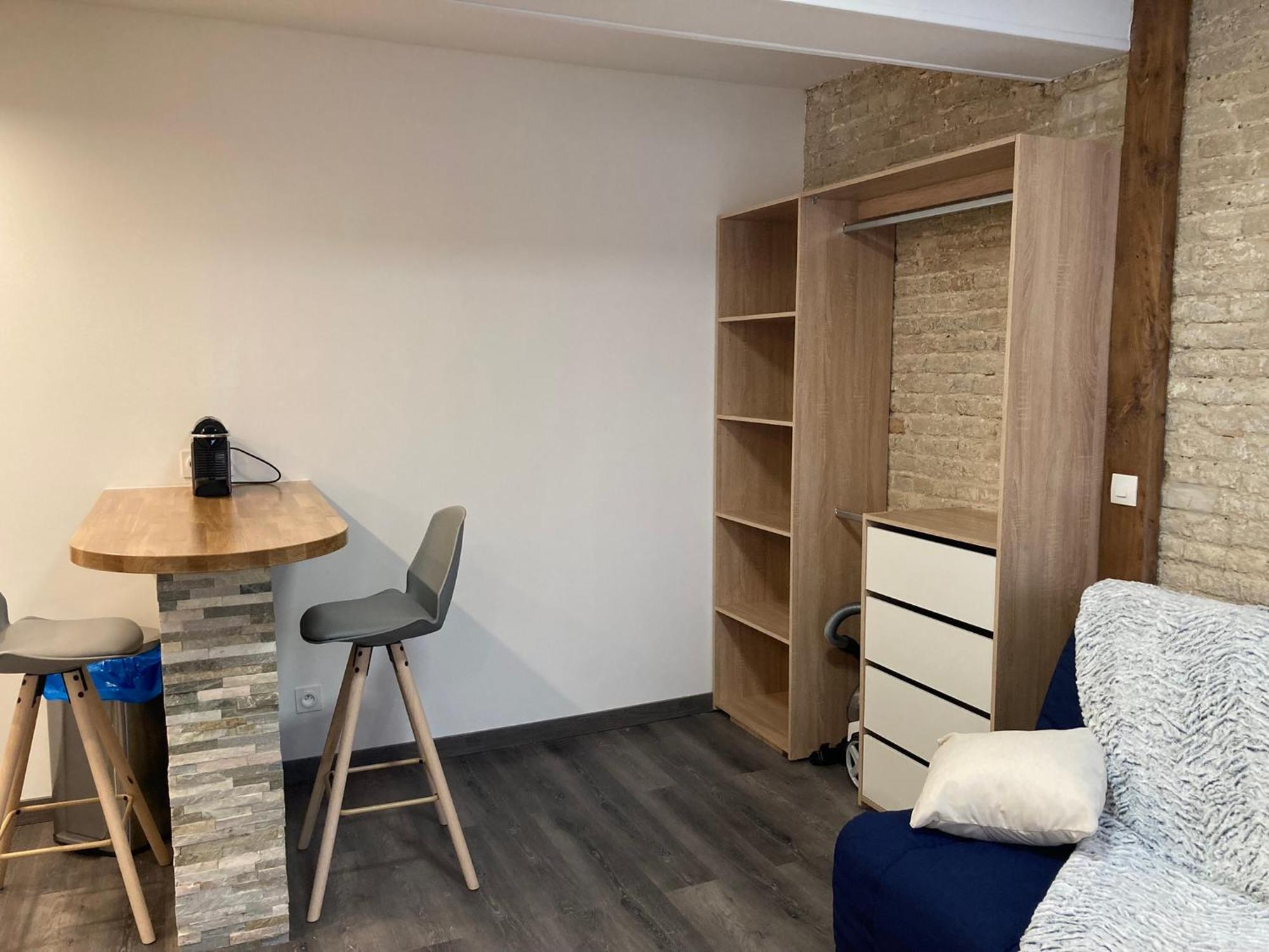 Les D'albatre, Le 44 Apartment *